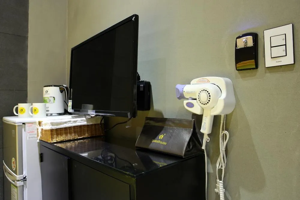 24 Guesthouse Garosugil - Gangnam Seoul