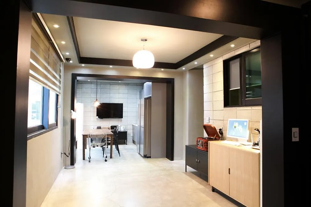 24 Guesthouse Garosugil - Gangnam Seoul South Korea